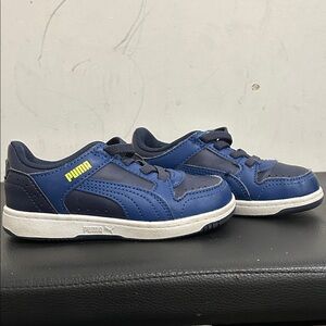 Puma Kids Navy and Dark Blue Low-Top Sneakers with Yellow Logo